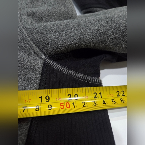 Lululemon Post Chaturanga  Gray and Black Half-Zip Pullover Sz.10 - Picture 7 of 11